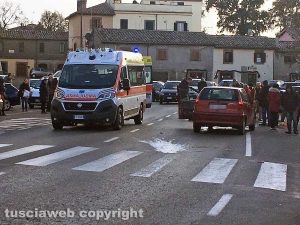 Viterbo - Donna investita da un'auto alla Quercia