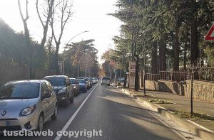Viterbo - Donna investita da un'auto alla Quercia - Il traffico su viale Trieste