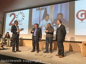 Varesenews compie venti anni - Il primo direttore Carlo Galeotti con l'attuale direttore Marco Giovannelli e il vicedirettore Michele Mancino