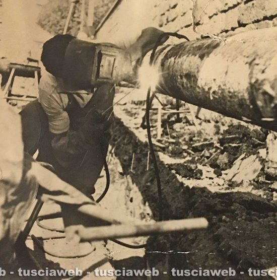 Viterbo - Come eravamo - Anni '60-'70 - Fulvio Cappelli salda la tubazione del gas