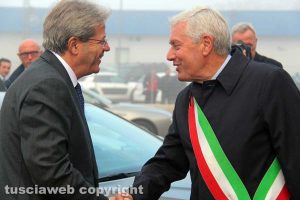 Il premier Paolo Gentiloni e il sindaco Leonardo Michelini