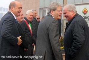 Il premier Paolo Gentiloni assieme a Giuseppe Fioroni, Nicola Zingaretti, Leonardo Michelini e Giovanni Bruno