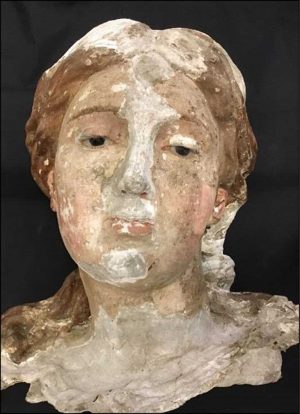 La testa della Madonna prima dell'intervento di restauro
