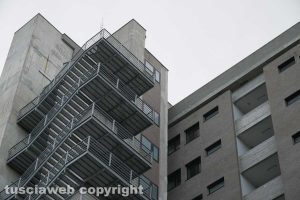 Ospedale di Belcolle - Donna giù dalla scala antincendio 