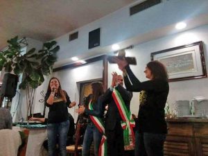 Caprarola - Il passaggio di classe per l'organizzazione della sagra della nocciola