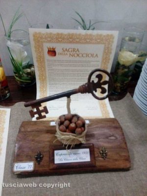 Caprarola - Il passaggio di classe per l'organizzazione della sagra della nocciola