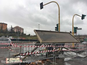 Viterbo - La pensilina abbattuta al Riello