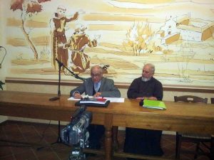 Da sinistra, il generale Manca e padre Flavio 