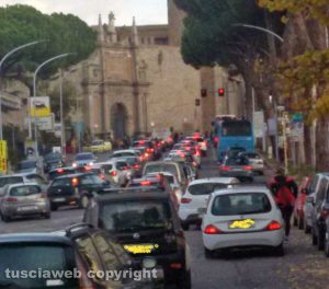 Viterbo - Traffico a Porta Romana