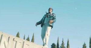 Il rapper Justin Owusu sul sacrario di Redipuglia
