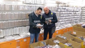 La Guardia di finanza sequestra 6 milioni di prodotti cinesi contraffatti e dannosi