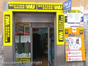 Viterbo - Furto al Western union in via Cairoli