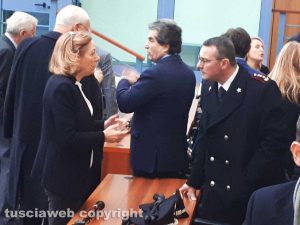 Lo scambio di auguri di Natale in tribunale