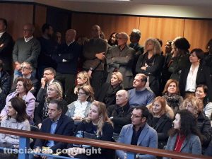 Lo scambio di auguri di Natale in tribunale