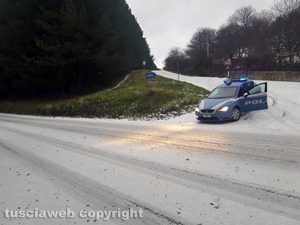 Viterbo - Strada Romana imbiancata dalla grandine