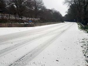 Viterbo - Strada Romana imbiancata dalla grandine
