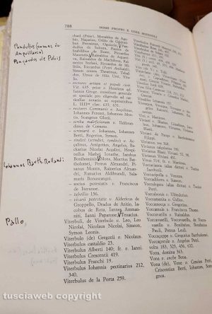 La copia del “Liber Quatuorum Clavium” del comune di Viterbo donata all'assessore Ricci