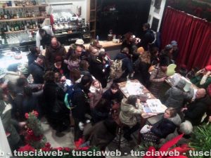 Folla al Christmas village per il ponte dell'Immacolata