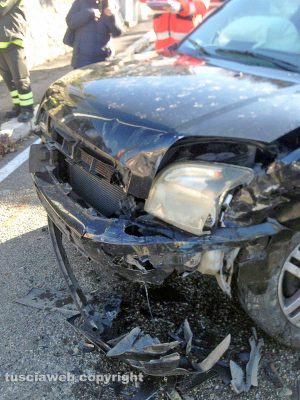 Viterbo - Frontale in strada Roncone