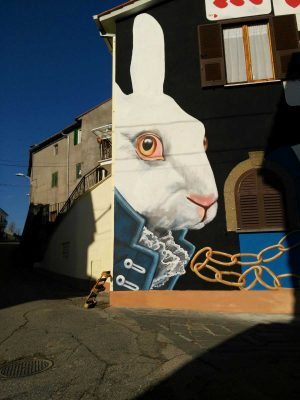 Viterbo - Sant'Angelo - Il murale dell'artista Tina Loiodice "I bambini scoprono la fiaba di Alice"