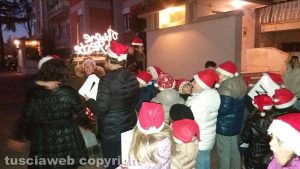 Viterbo - Il coro itinerante dei bambini della parrocchia dei santi Valentino e Ilario 