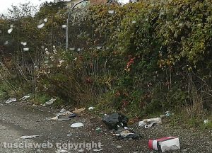 Viterbo - Rifiuti in strada Capretta