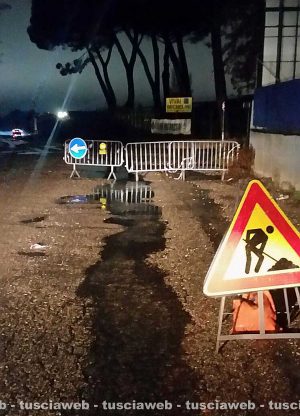 Viterbo - Una buca transennata al Poggino