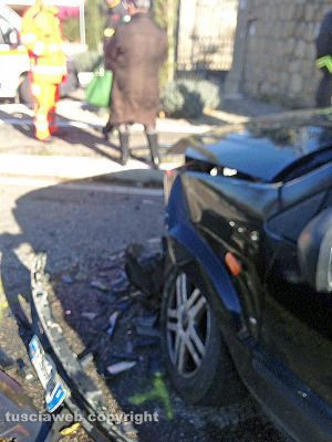 Viterbo - Frontale in strada Roncone