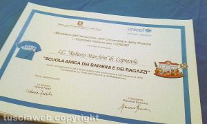 Viterbo - Progetto "Scuola Amica" - La consegna degli attestati