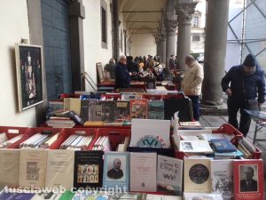 Viterbo - Piazza del Comune - Paperonly