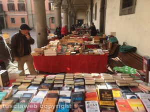 Viterbo - Piazza del Comune - Paperonly