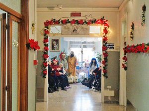 Viterbo - Alcuni ospiti del centro geriatrico "Giovanni XXIII"