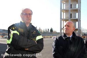 Il comandante dei vigili del fuoco Paduano con il prefetto Bruno in visita alla nuova caserma