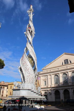 Viterbo - Fiore del cielo a piazza del Teatro