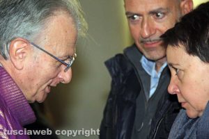 Funerali Corrado Buzzi - Don Egidio con i familiari del professore