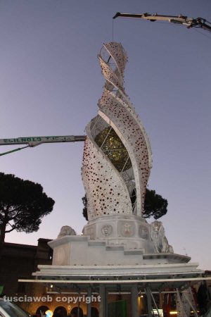 Viterbo - Fiore del cielo a piazza del Teatro