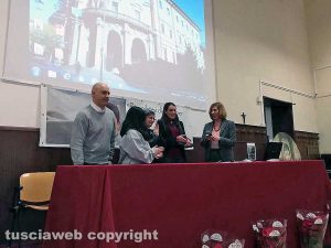 Viterbo - La consegna del premio alla Bontà in memoria di Giuseppe Centamore a Clarissa Pellegrini