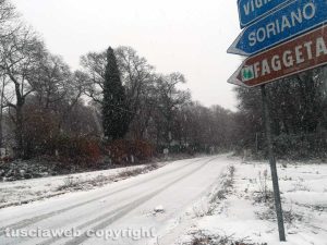 Maltempo - La neve sulla Cimina questa mattina, 28 dicembre 2017, alle 8