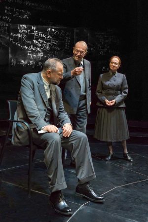Massimo Popolizio, Umberto Orsini, Giuliana Lojodice in "Copenhagen"