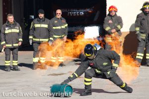 Viterbo - I vigili del fuoco celebrano Santa Barbara - Una dimostrazione