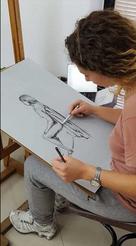 Viterbo - Modelli nudi, alla scuola di arti visive Next si disegna il corpo umano