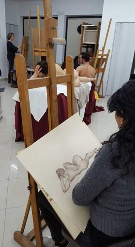 Viterbo - Modelli nudi, alla scuola di arti visive Next si disegna il corpo umano