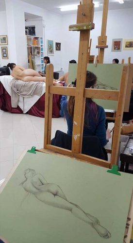 Viterbo - Modelli nudi, alla scuola di arti visive Next si disegna il corpo umano