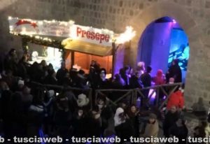 I turisti al Christmas village per il ponte dell'Immacolata 