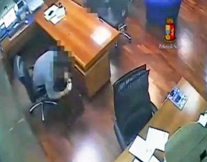 Frosinone - Patenti facili - Un'immagine dell'operazione Pay to driveFrosinone - Patenti facili - Un'immagine dell'operazione Pay to drive