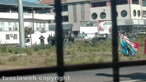 Orte - I lavoratori della Pavimental bloccano il casello