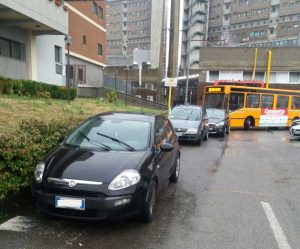 Viterbo - Ospedale Belcolle - Autobus bloccato davanti al reparto malattie infettive