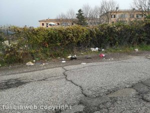 Viterbo - Rifiuti in strada Capretta
