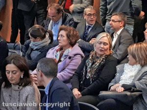 Lo scambio di auguri di Natale in tribunale