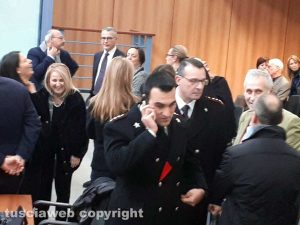 Lo scambio di auguri di Natale in tribunale